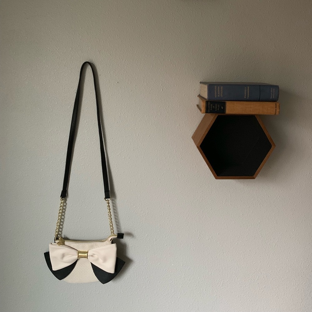 ⭐️Betsy Johnson crossbody purse⭐️